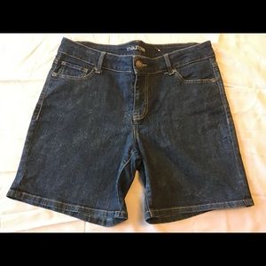 Woman’s Maurices Bermuda shorts size 12